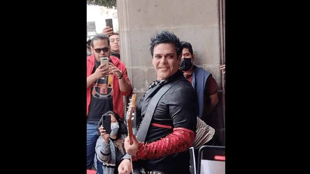 Richard Kruspe de Rammstein se aventó un palomazo en el Zócalo de la&nbsp;CDMX