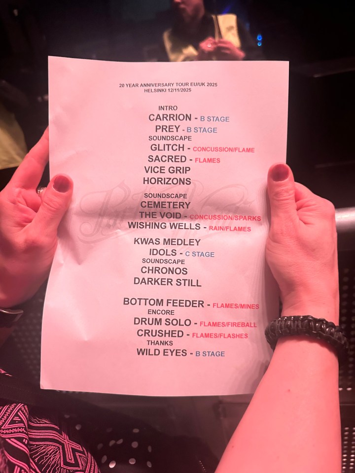 Concerts have always been my personal sanctuary—a place where music isn’t just heard, but felt deep in the bones. Over the years, I’ve experienced countless live shows, most of them unforgettable, and it’s from that perspective of pure fan devotion that I approach every review. I write from the applause, from the thrill, because if a performance doesn’t move me completely, I don’t linger on it. Last night, though, Parkway Drive delivered a show that demanded words, because what I witnessed was something beyond mere enjoyment—it was a full-blown surge of adrenaline and power.
